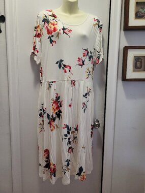 WOMENS DRESS  NEW!